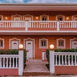 Apartmanhotel Riposo & Kávosz